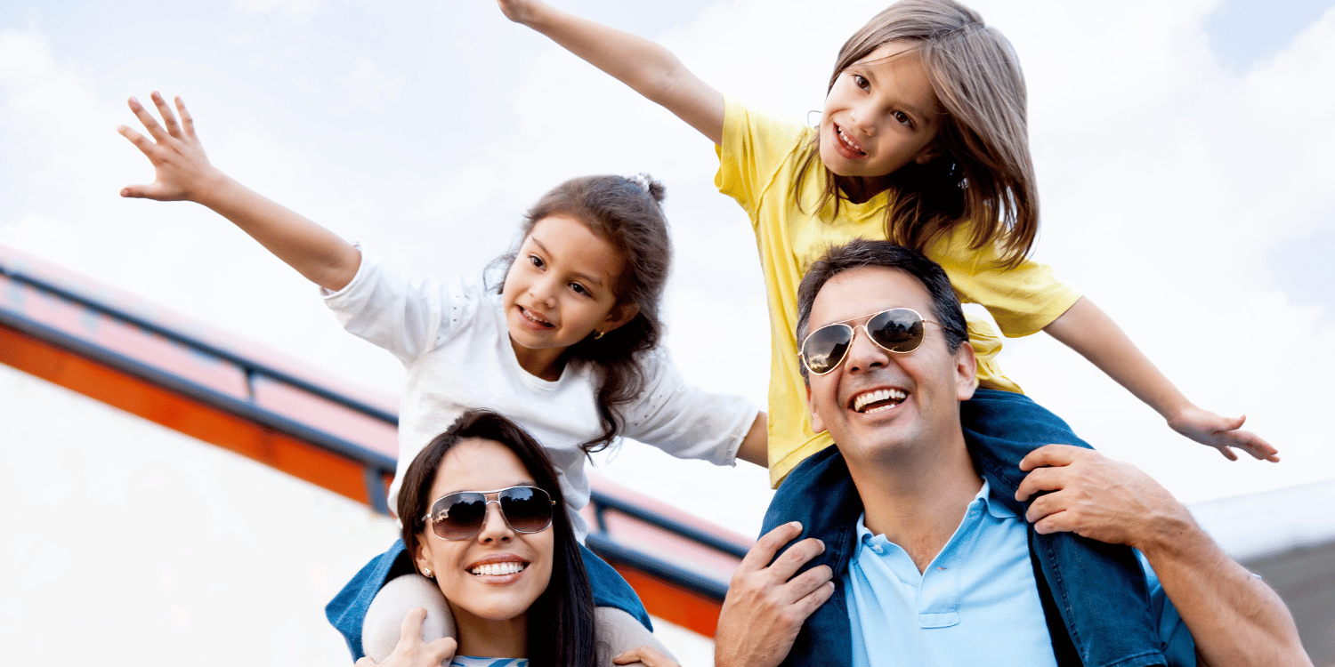 Smilodon Dental + Implants - Happy Family traveling